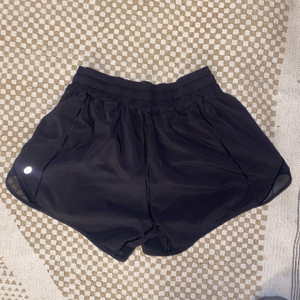 Lululemon Hotty Hot shorts 4”